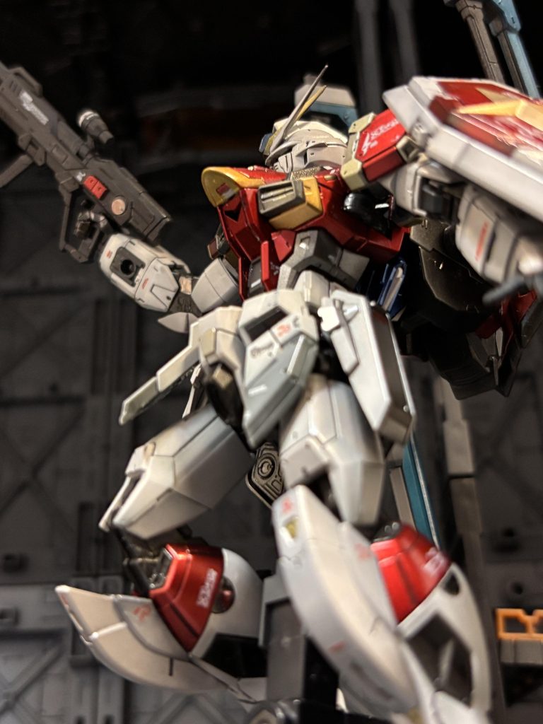 いいキットは下からの煽りもカッコいい。