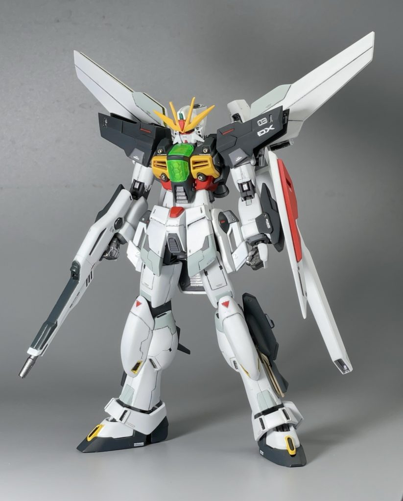 主な改修点は全体的なパーツ延長、肩のセンサーを展開式に、横幅を少し寄せて纏まった印象にさせるなどです。元キットよりスマートな印象に見えてるでしょうか。