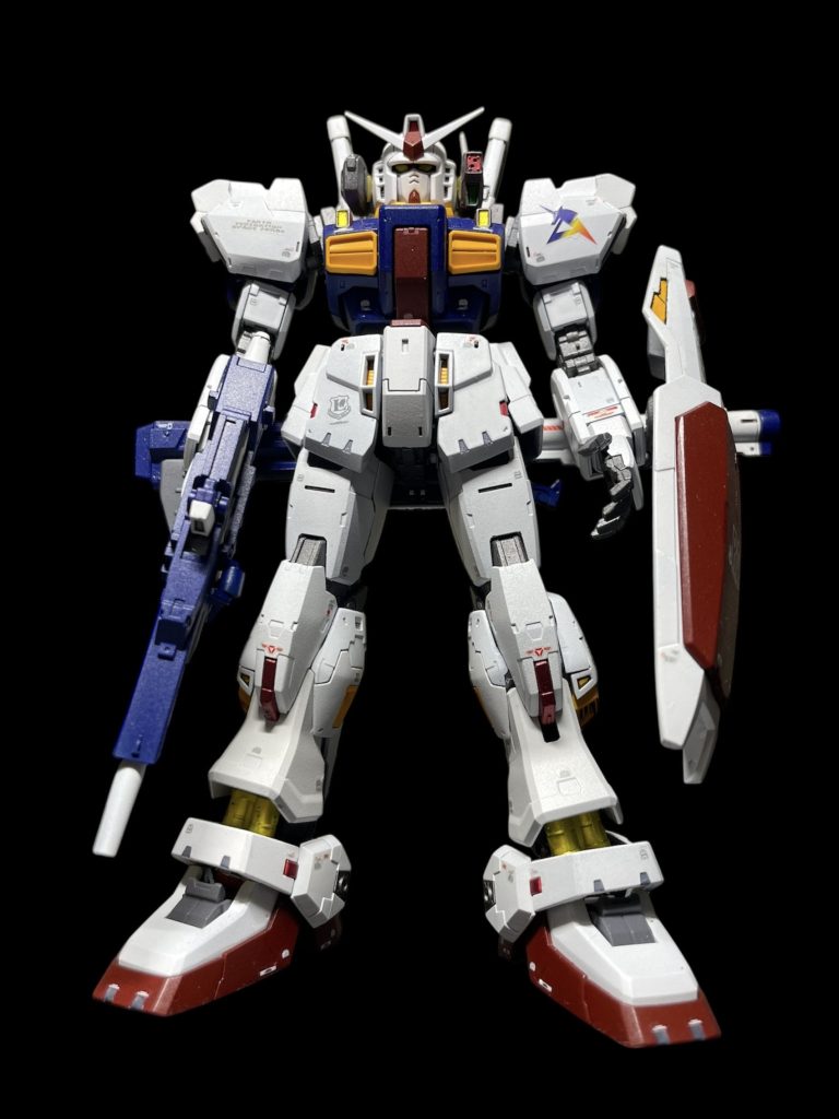 足首から除くゴールドはやりすぎたかも。ちょっと主張が強すぎる。シルバーに抑えておけばよかったと反省。RG:Mk-II用のデカールを使用しましたが、ライン系統はあえて貼りませんてました。
