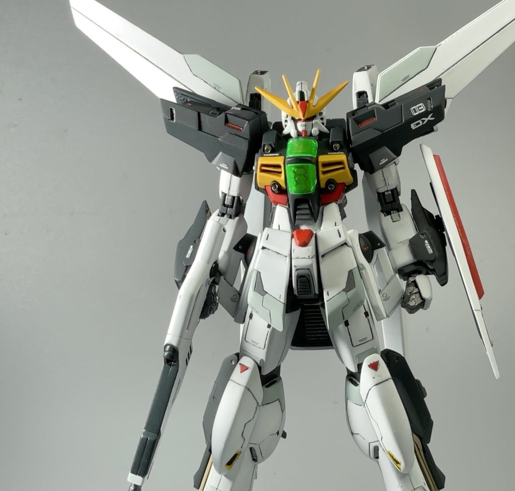 正面。ヘルメットは元キットですが、顔はフォースインパルスを使いました。ネットでお見かけした作例をパk、参考にしました…ありがとうございます。目の所はメタリックグリーンで塗装してみました。いつもは蛍光色で塗装してるんですがたまにはと思い挑戦してみました。悪くは無いですがやっぱり暗くて見づらいですね…。