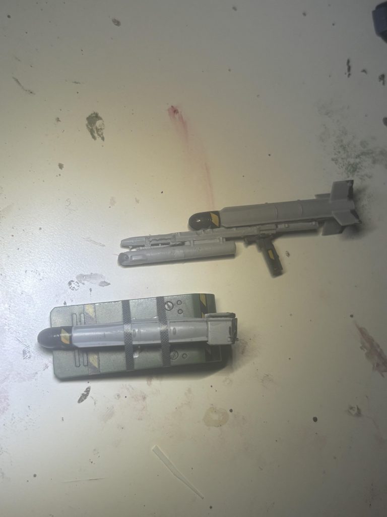 ミサイルはレーザー誘導or本体のレーダー誘導