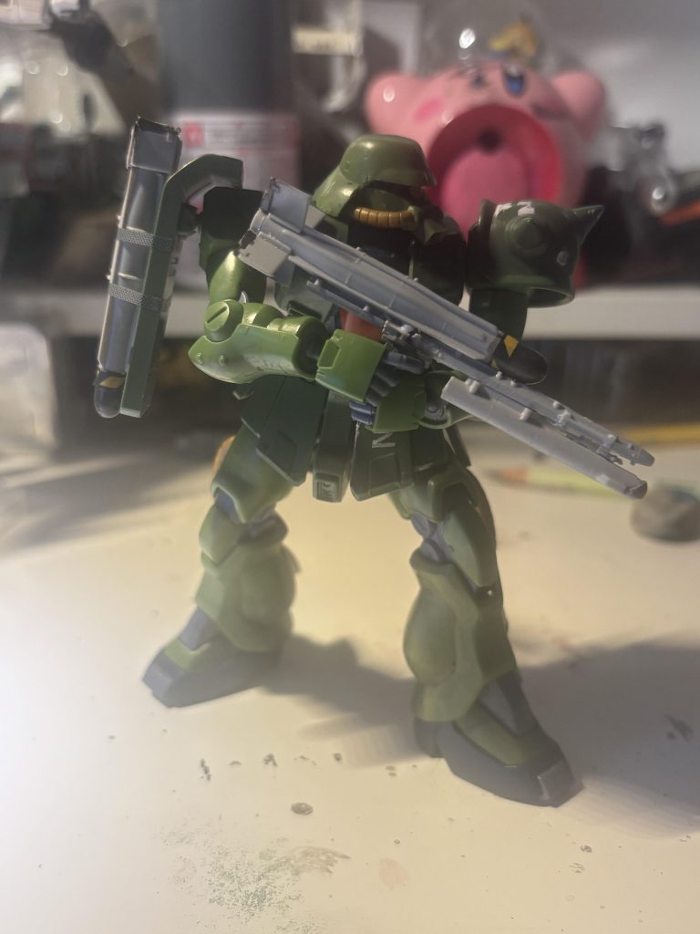 次弾のミサイルは、ワイヤーで止めているため他のモビルスーツでも即座につけられる