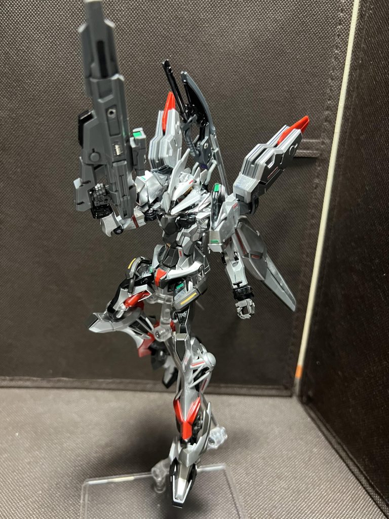 ジークアクスをベースにエアリアル改修型のバックパックをミキシングしています。大太刀は最終号機の使ってる大太刀をイメージして、テキトーにつくりました