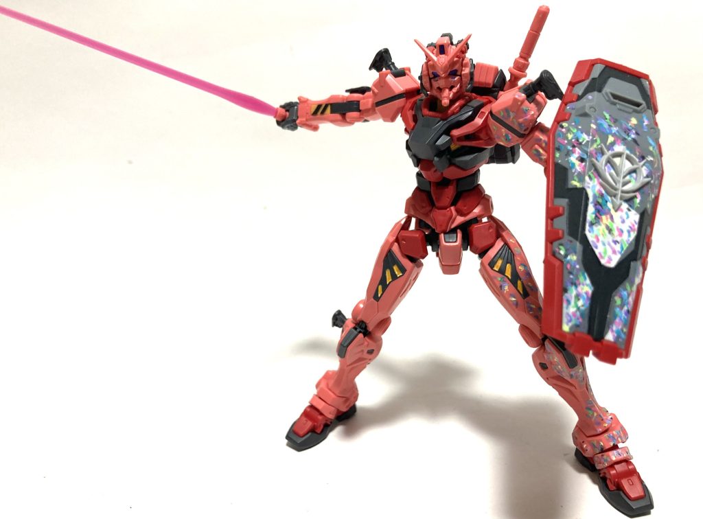 何を考えているかわからなさすぎて。あんまりシュウジは好きじゃ無かったので。赤いガンダムのプラモもあんまり欲しくならなかったけれど。最終話で大好きになり。赤いガンダムも欲しくなって、汗水垂らかして駆けずり回って手に入れました。