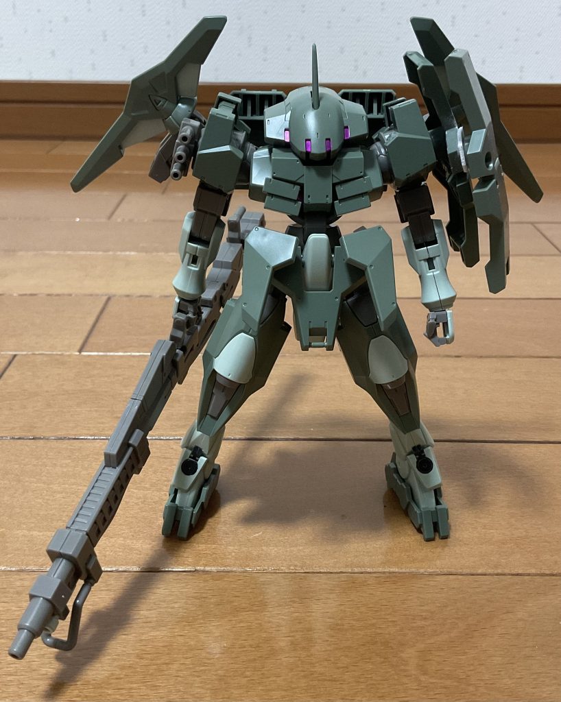 ストライカージンクス。左肩のシールドが2枚ついていたので連結できるようにしました。