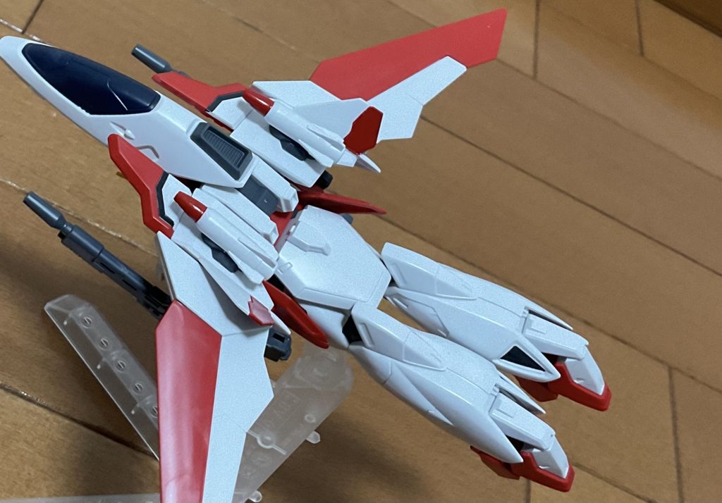 ファイターモード。劇中通りの構造ではありませんが差し替えなしで変形します。