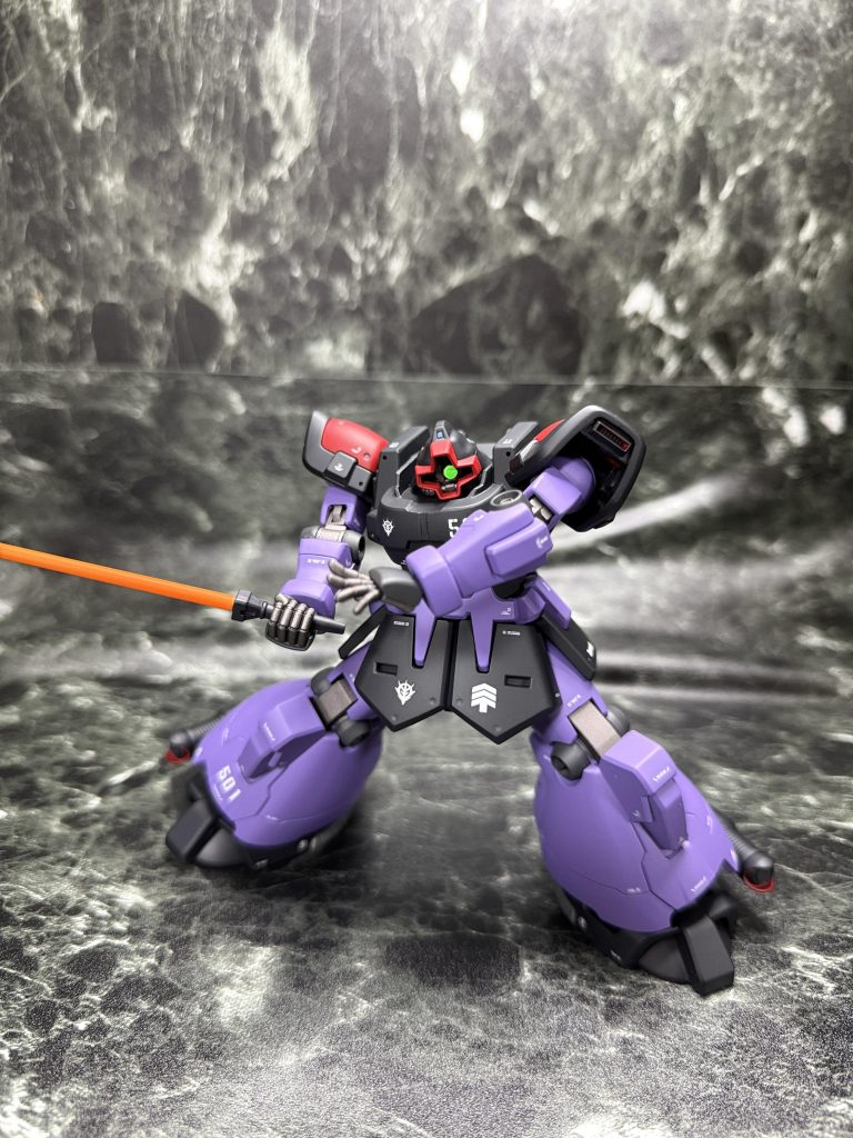 肩を多軸関節にしたので、ヒートサーベルを使ったポージングが非常に表現豊かになりました。