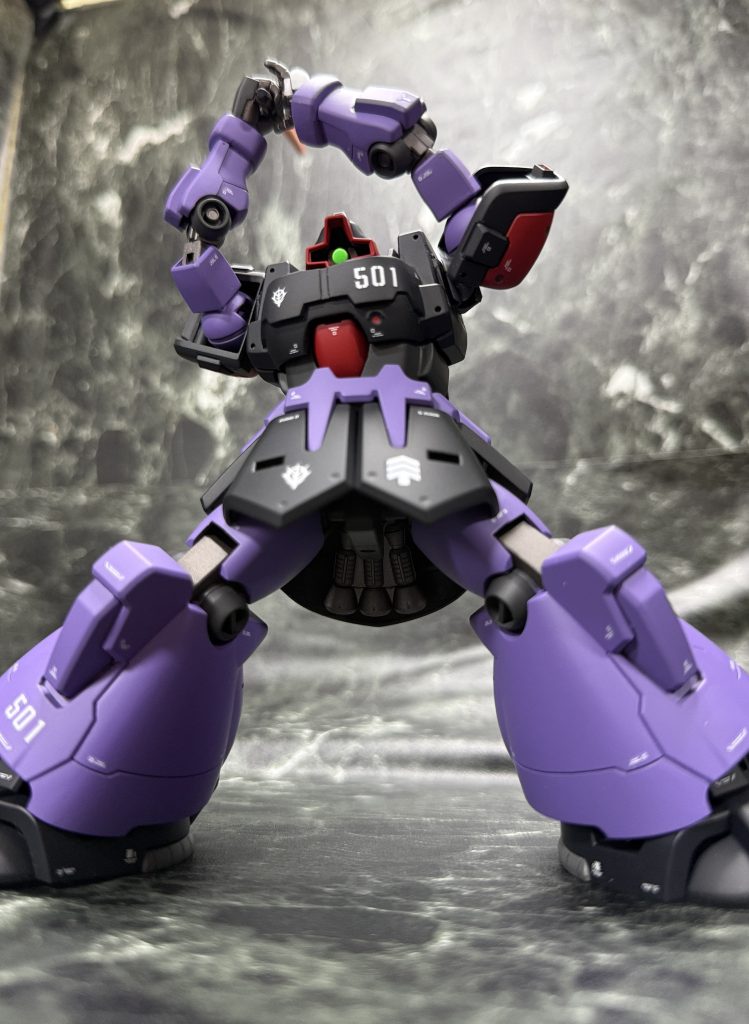 上段からのサーベル叩きつけも楽々♪