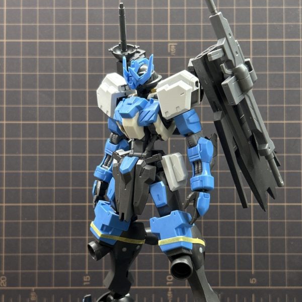 やる気が起きず避けていたバインダーを含め本体の合わせ目消しが完了しました。グシオンの時も思いましたが、HGIBOキットって合わせ目消しの部分が少なく 後ハメ加工し易いんだなと改めて感心しました。ライフルの合わせ目消しが終わったらサフチェックします
