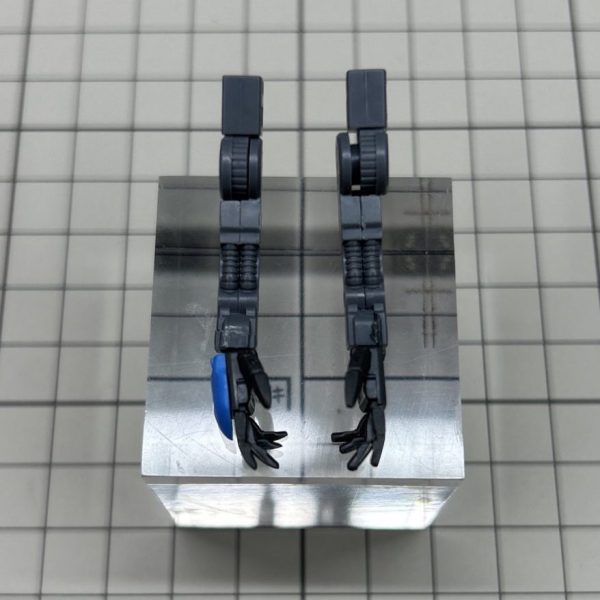 手は口ほどにモノをいう…そんな気がするので指先をシャープにしてみました。ちょっとプラモする時間が取れなくなってるので進捗鈍りそうです….早くサフチェックに移りたい…（1枚目）