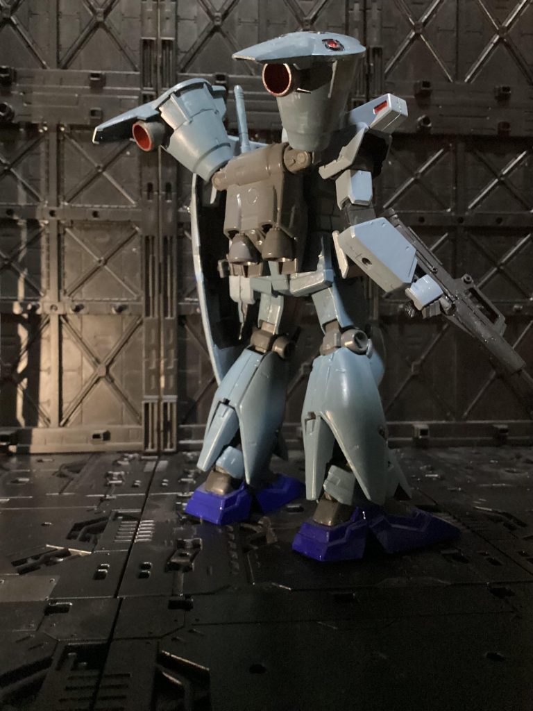 リサイクルショップでフルバーニアンが投げ売りされていたのでコレは高機動型がつくれるのではないかと思って、制作を致しました。