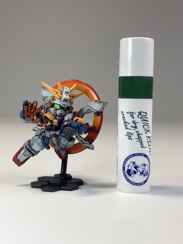 リップクリームとサイズ比較、チョコサプより少し大きいですね。難易度はこちらの方が段違いに高かったです。色が多いよー