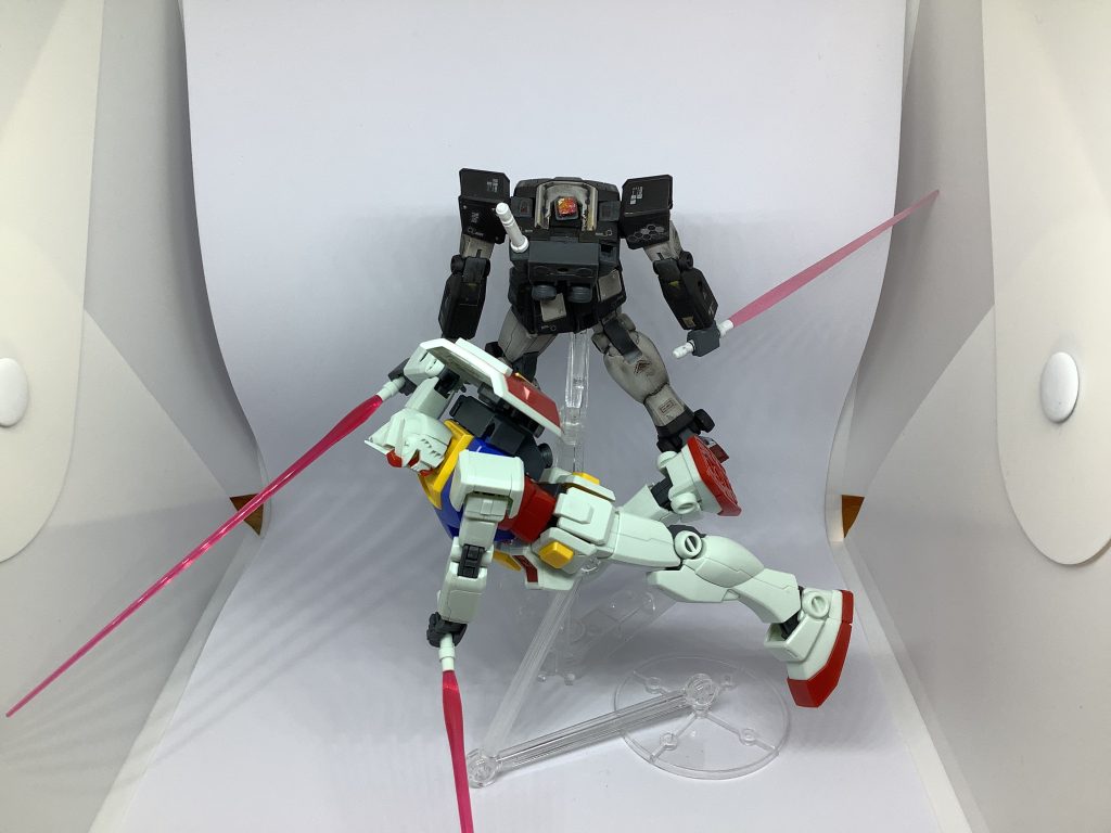 決着シーンの再現。これの為に赤熱化した首関節を塗装したけどめちゃんこ面倒だったので多分二度としない長男だったけどメインカメラがないのには耐えられずこの後爆散しました