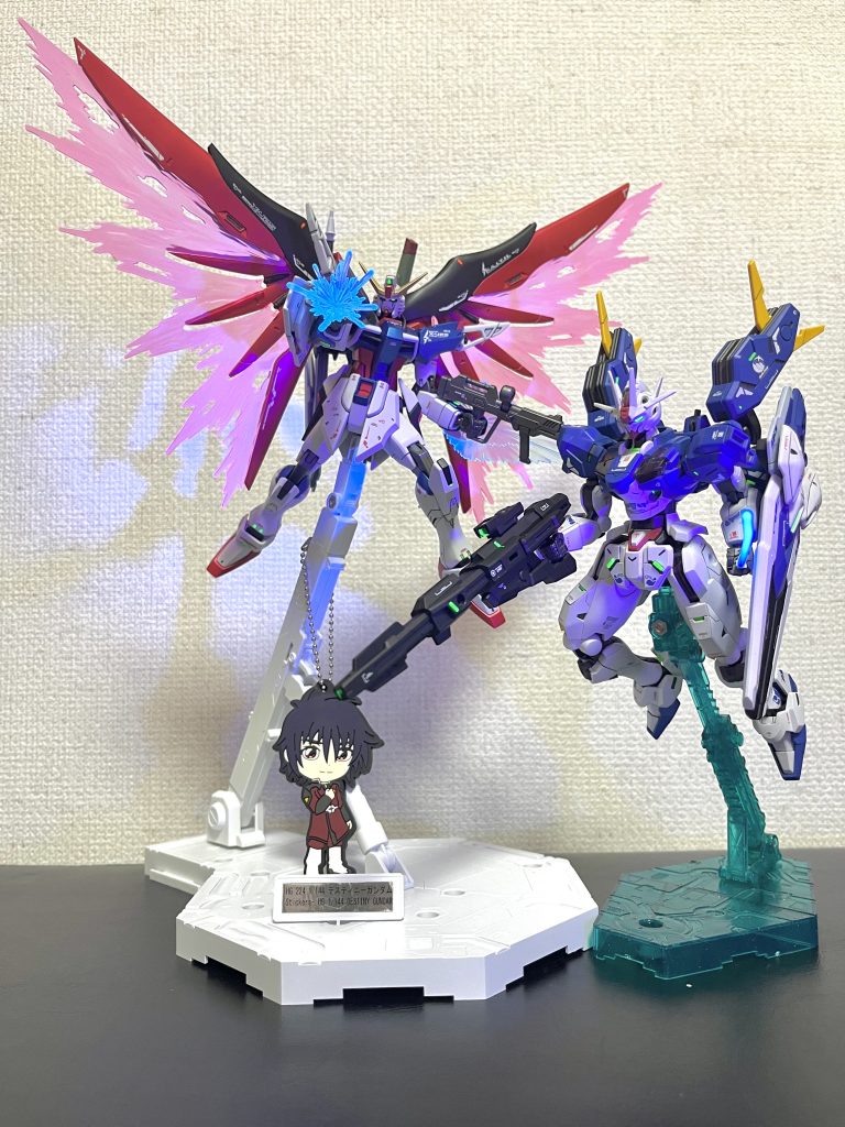 ビーム系を蛍光塗料で塗るの良いですよねー。元のクリアパーツの色が綺麗なのでガイアさんの蛍光クリアを使ってます。