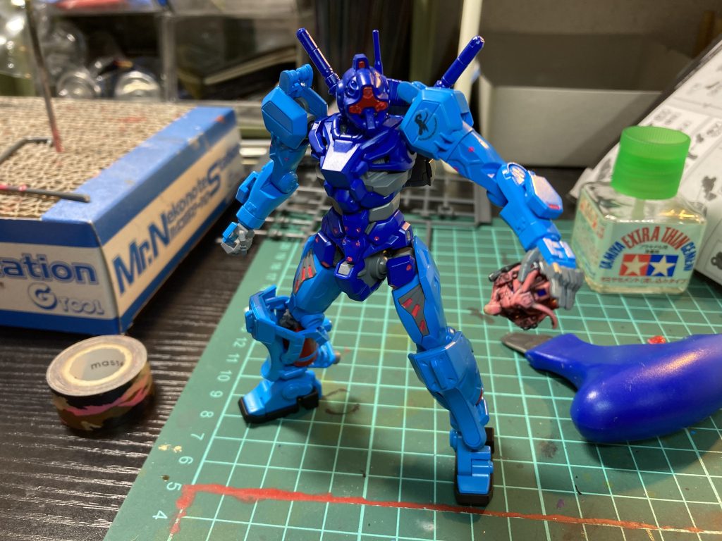 ボツネタ案その2 蛍光ピンク実はめっちゃ塗ってました笑。でもやりすぎたらなんかユニコーンなやつになるし…、ブラックライトを照らしてない状態はなんかダサすぎるで……ボツに。