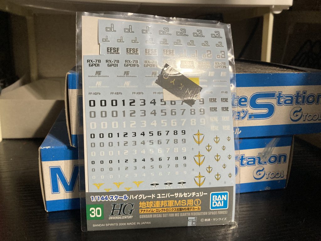 ボツネタ案その3 デカール貼る前にゲルググに乗せたりしてイメージしたりしましたが……微妙で結局魔女マークのみになりました。BD1号機のシールあったら似合ったのかな…🤔以上ボツネタ案でした。