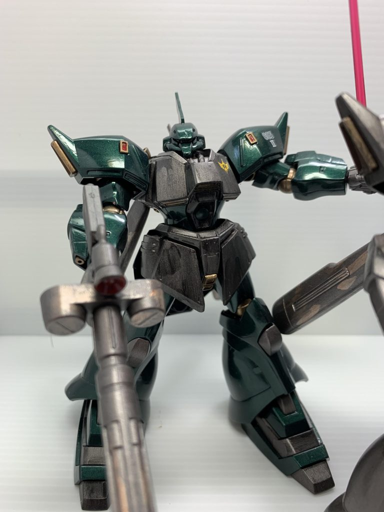 ２号機もゲルググＪ　ビームサーベルで接近戦もお手の物。