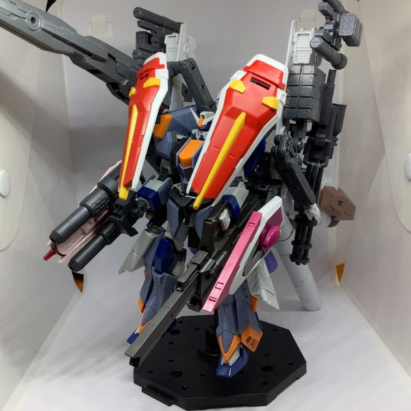 サンボルフルアーマーが欲しかったけど全然売ってねぇ、なら作れば良いじゃないってことでいい感じに手元にあったデュエルブリッツをフルアーマーにしていく過程。癖のままにモリモリにしていったらなんかこれFA通り越してディープストライカーじゃね？ってなりかけている（1枚目）