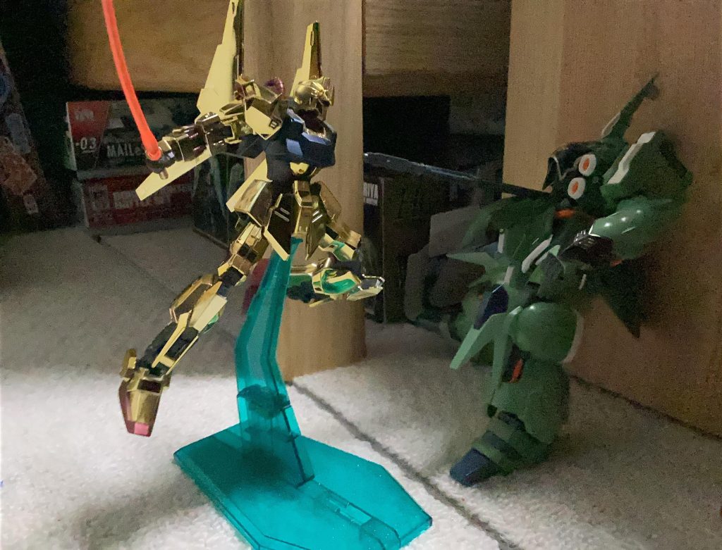 「そこっ!」確実に二枚羽は損傷していく。「ま、マズイこれ以上は....」「地獄に行けェェェ!」