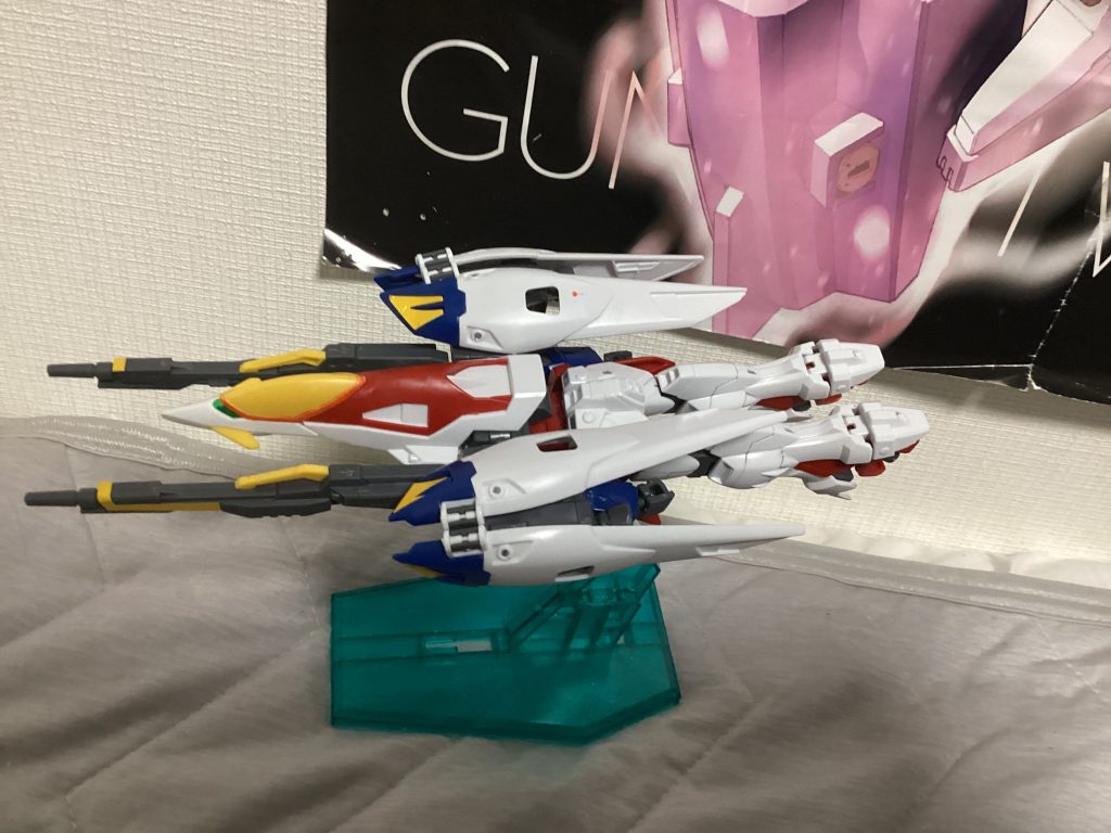 作戦開始地点上空「ここか...」アンディ中尉はそう言いながらシステムマニュアルを見ていた。「しっかしなんなんだよこいつ。確かに高機動だが速すぎる。それになんだこのボタン。マニュアルにものってねぇ。」そう1人ごとをボヤいているとランプが点灯した。「まあいいや。作戦開始だな。」そう言ってアンディは作戦を開始した。