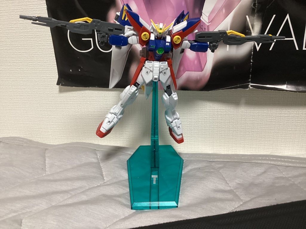 そのごギラドーガ部隊は包囲してシュツルムファウストを発射して全員で切り掛かったがツインバスターライフルが中央で分割されなんと機体が回転しながらツインバスターライフルから火線が降り注いだ。「こっこんなの聞いてない!」が言った直後ギラドーガ部隊は全滅した。その後基地内から紅い機体が飛んできた。「なんだ新型か?」そう考えつつロックオンすると機体情報が上がって来た。「なっ馬鹿な!さ、サザビーだとぉ⁉︎」