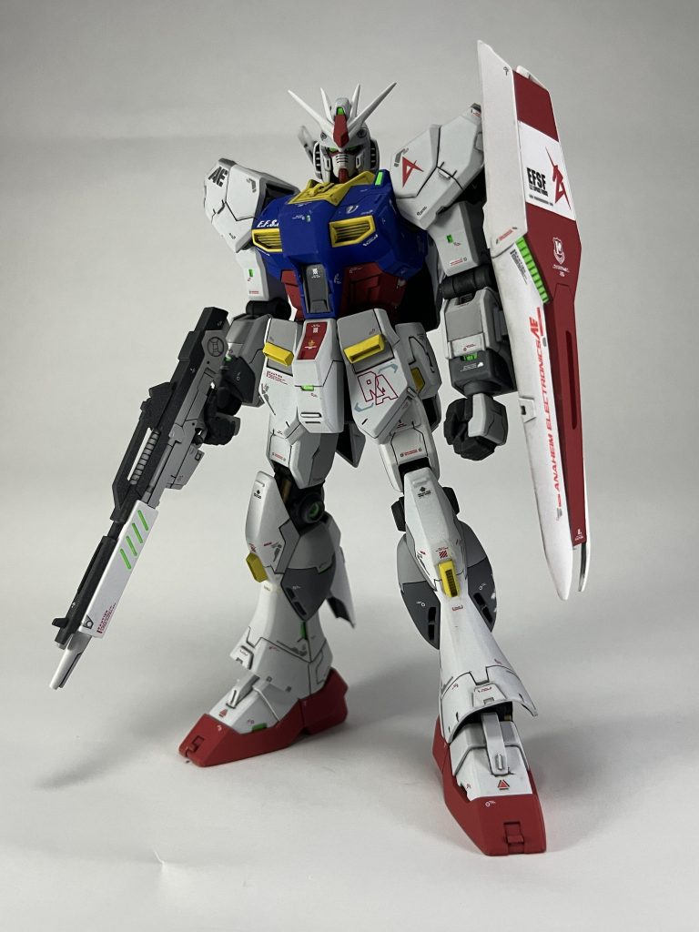 HG以上RG未満を目標にディテールアップパーツやスジ彫りなどで情報量を増やしていきました。