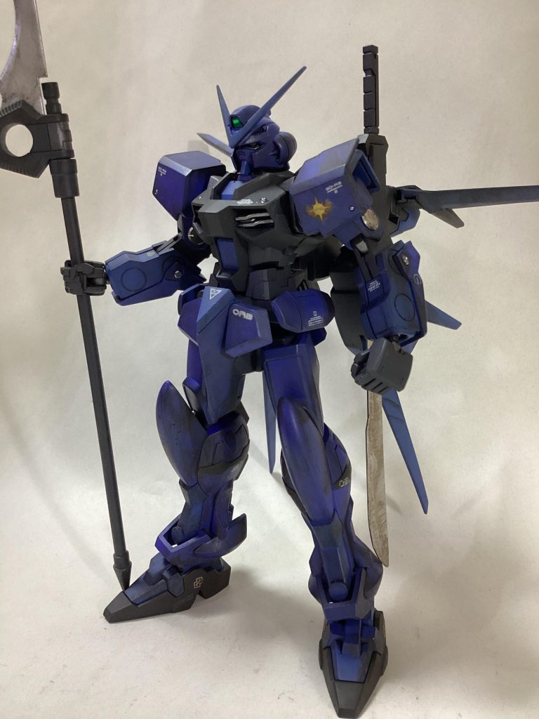 武装はグランドスラムを長槍化させてリーチ重視の格闘機っぽく。