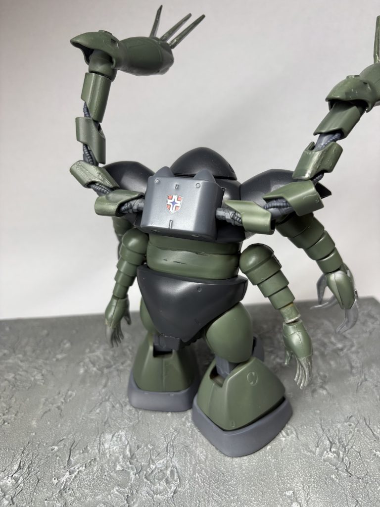 うしろはこんなかんじですバックパックに穴を開け無理やりつけています腹部はもうちょっと処理すればよかったです