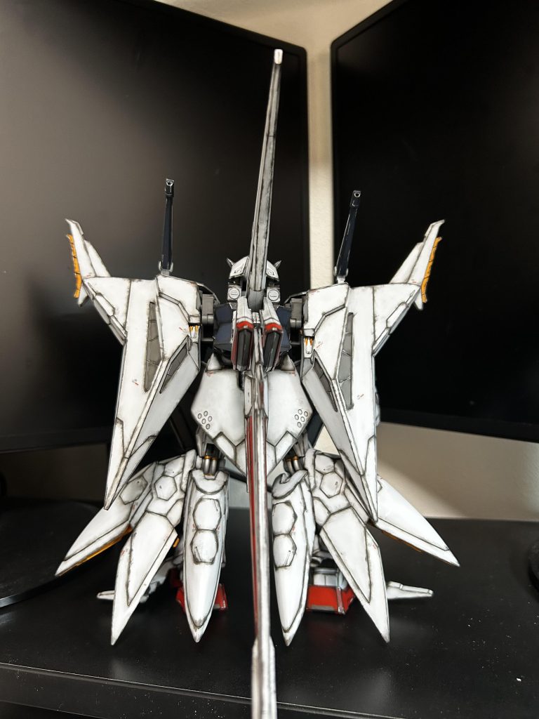 今回はガツガツ汚さず、綺麗めにしようと試みました。汚しは黒系の色を採用しましたが、白がより強調されてる気がします。