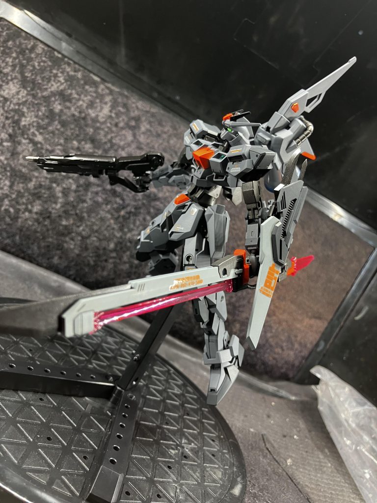 今となっては過去の機体となってしまったストライクガンダムを改修した機体