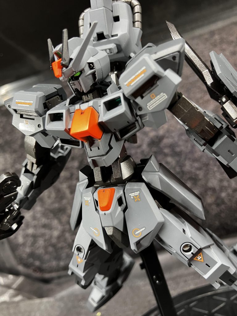 疑似覚醒が可能の為、一般の兵士が(ブルー)コーディネーターと同等の機体操作が可能となる夢の機体!だがコストがかかる為 量産出来ないという欠点がある。国家資産の乏しい島国には過ぎた機体となってしまった。今回は想像が飛躍した、もしも機体となりましたw武装面でもう少し盛りたかったのですが、妥協して完成です💦また何か作りますので、お時間お暇がありましたら見に来てください!よろしくお願いいたします。また今回も最後まで閲覧頂きましてありがとうございました😊