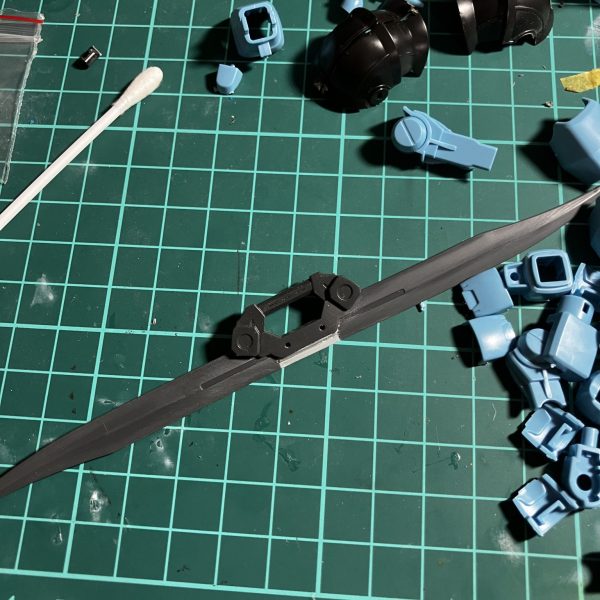 グフ・カスタムをベースにミキシングしております！先立って武器作ってましたw  本体は・・・お察しください💦また時間がかかりそうですが、お付き合い頂けますと嬉しく思いますので、どうぞよろしくお願いいたします。