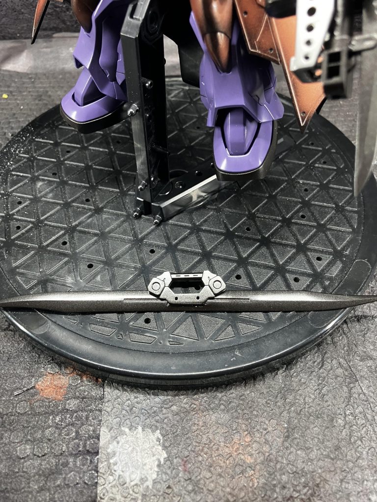 両刃のヒートサーベルもあります　背面にホルダーを作れば良かったのですが・・・バタバタ撮影して　ポージングもないですが完成したのでアップしちゃいました💦また何かしら作りますので、見ていただけたら嬉しいです。今回も最後まで閲覧有難うございました！