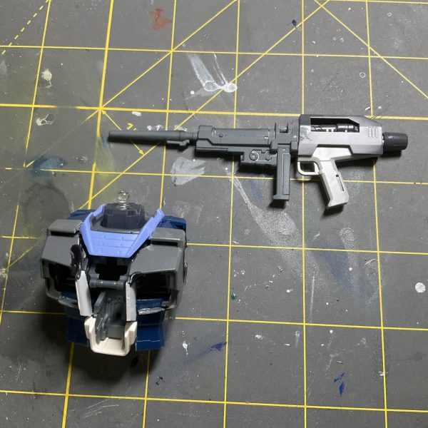 MGガンダムver3.0とMGガンダム4号機のミキシング作成途中コックピット周りとビームライフルのミキシング以外は、カラーリング変更と簡単な改造のみ今週の土日で仕上がるかなぁ（3枚目）