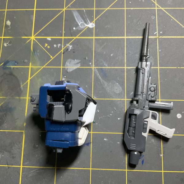 MGガンダムver3.0とMGガンダム4号機のミキシング作成途中コックピット周りとビームライフルのミキシング以外は、カラーリング変更と簡単な改造のみ今週の土日で仕上がるかなぁ（2枚目）