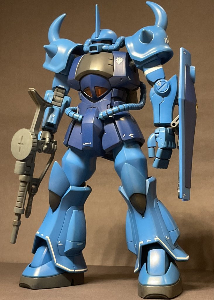 「ゴツいグフを作りたい」モノアイのスリットを狭めたり、プラ板で胸部をでっかくしました。