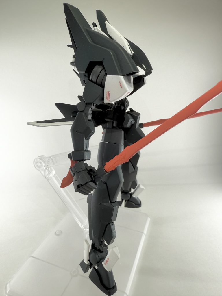 ちょっとデカール貼りました。本当はもっと貼ろうかと思ったんですが、ごちゃごちゃしそうだったので控えめに。 