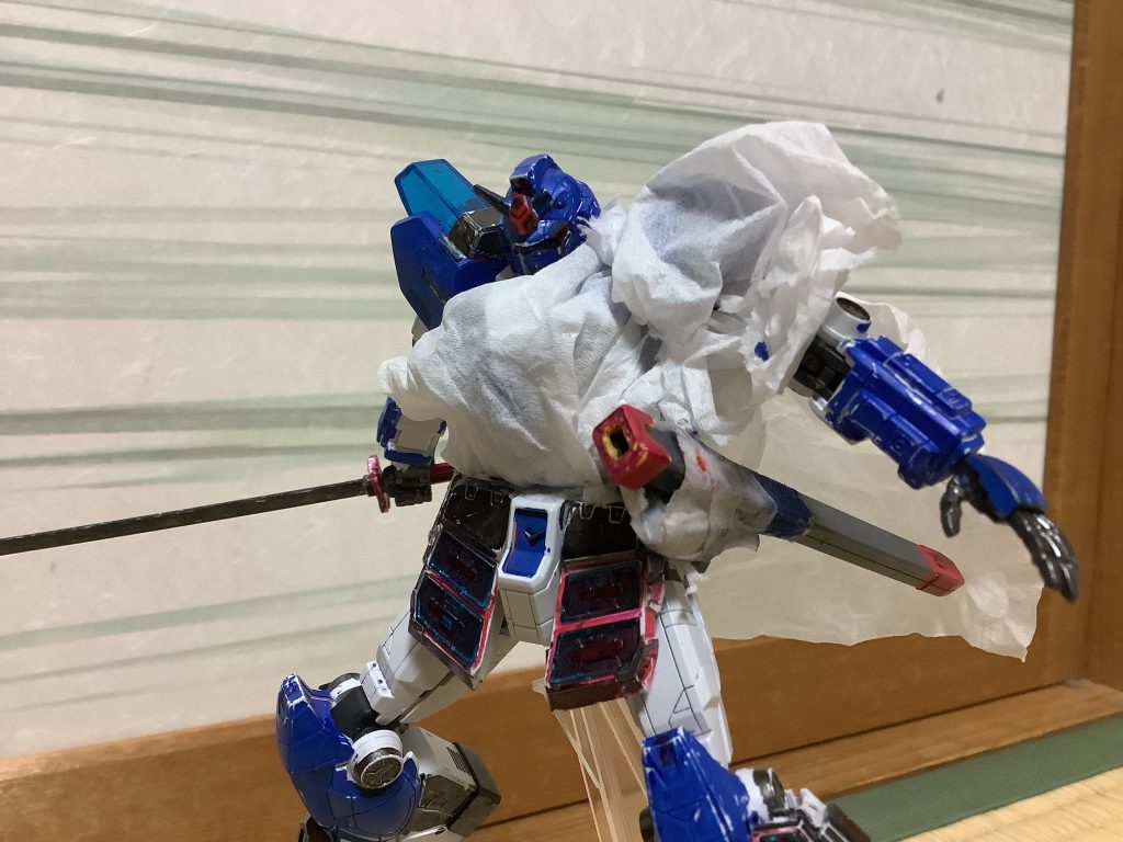 GNバリアビーム変換エネルギーパネルと連動する事で機体全体にバリアを纏う