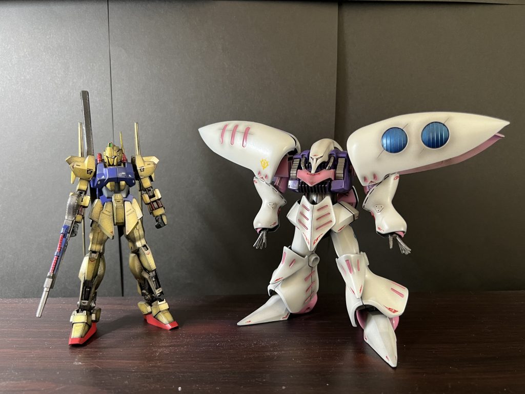 以前作ったキュベレイと。こう見ると結構サイズが違うんですね。