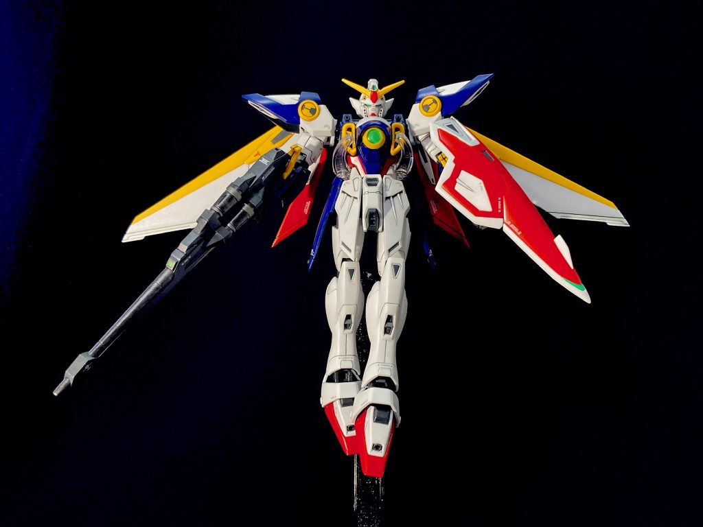 タイトルコールのポーズで。僕が視聴した43話の時点でまだウイングガンダムがポーズキメていますが、恐らく最後までこのまま行きますよね?笑