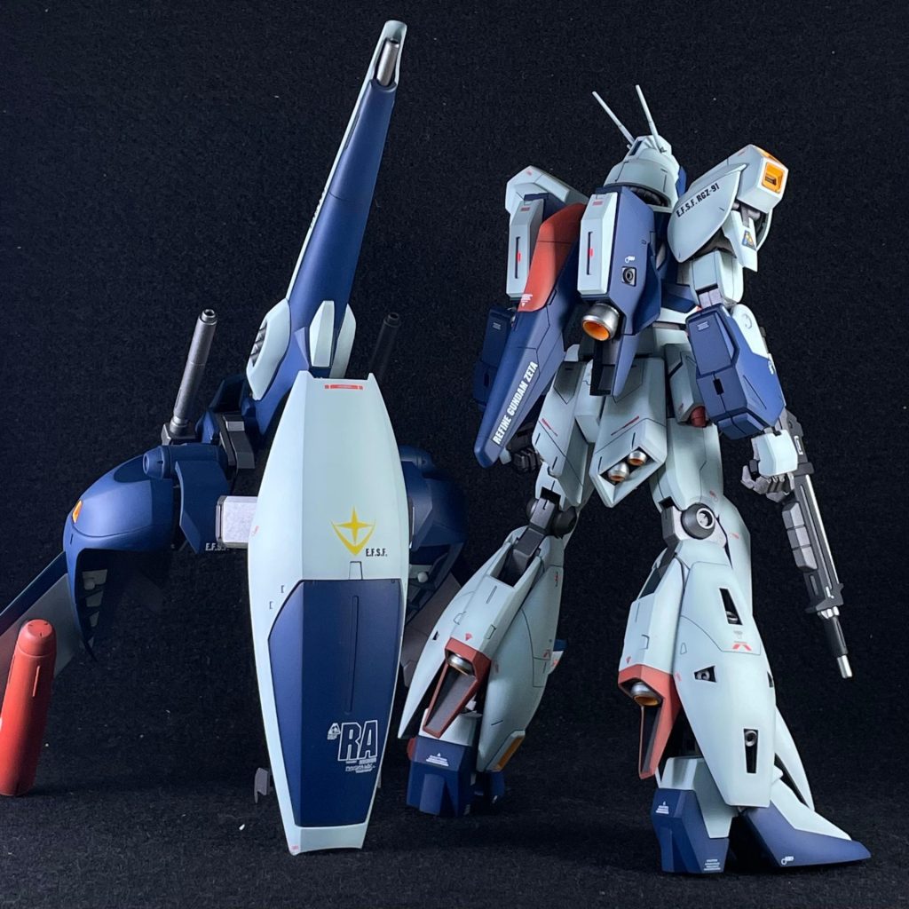 塗装の厚みで足先が閉じないので、変形出来ません