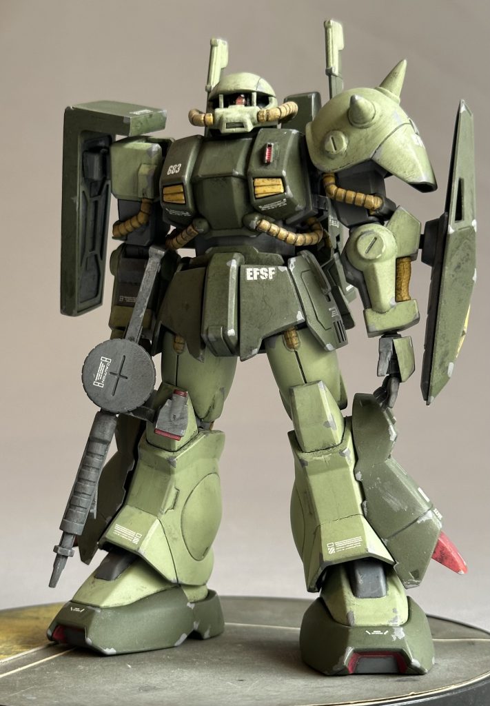 初期HGUCの優等生、ハイザック。プロポーション的にはとても「ハイザック」していると思うので、プチ改修のみ行いました。カラーリングは少しザク寄りというかハイザックカスタム寄りの明るめのグリーンにしてみました。