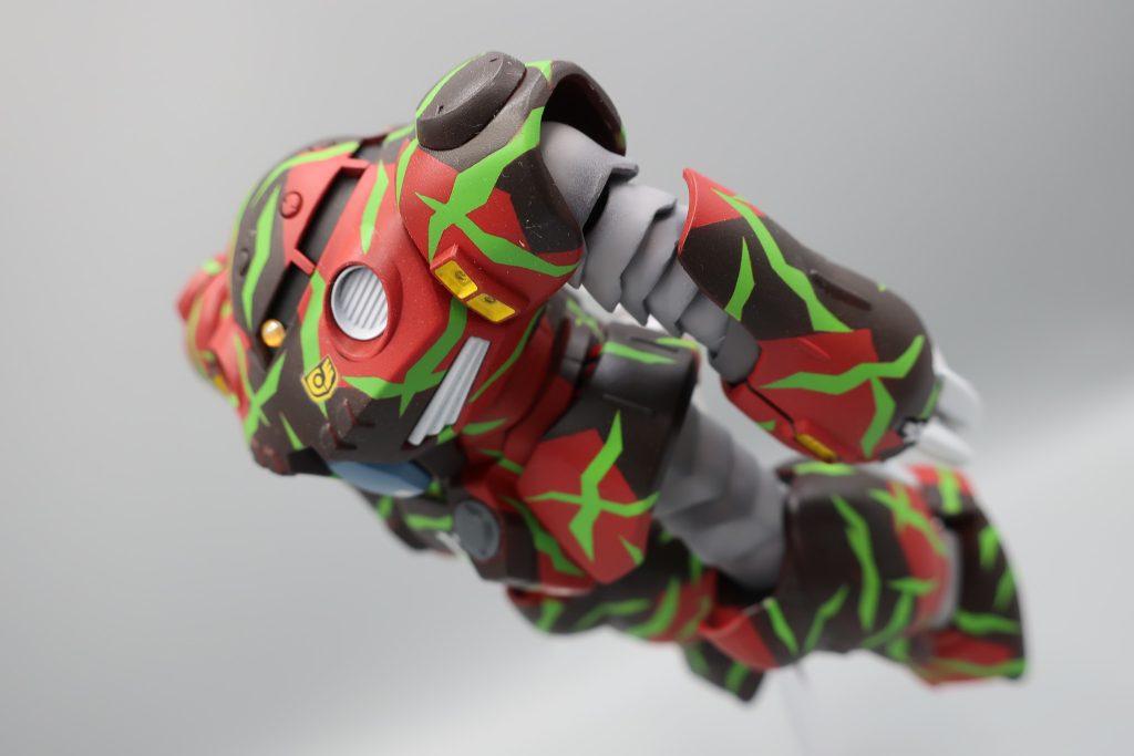 首にタオルをかけておくと　日差しが強い時にタオルを頭に巻けば帽子の代わりになるのです　白いタオルがおすすめです