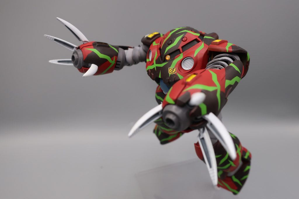 首にタオルをかけておくと　入浴後に拭き取りにくい背中の水滴を素早く取る事ができますタオルの端を持ち振り回し　ベシベシと背中を叩くのです肩から脇の下から腰から回し　ベシベシと背中を叩くのです昭和の銭湯のおじさんの再現ができるのです