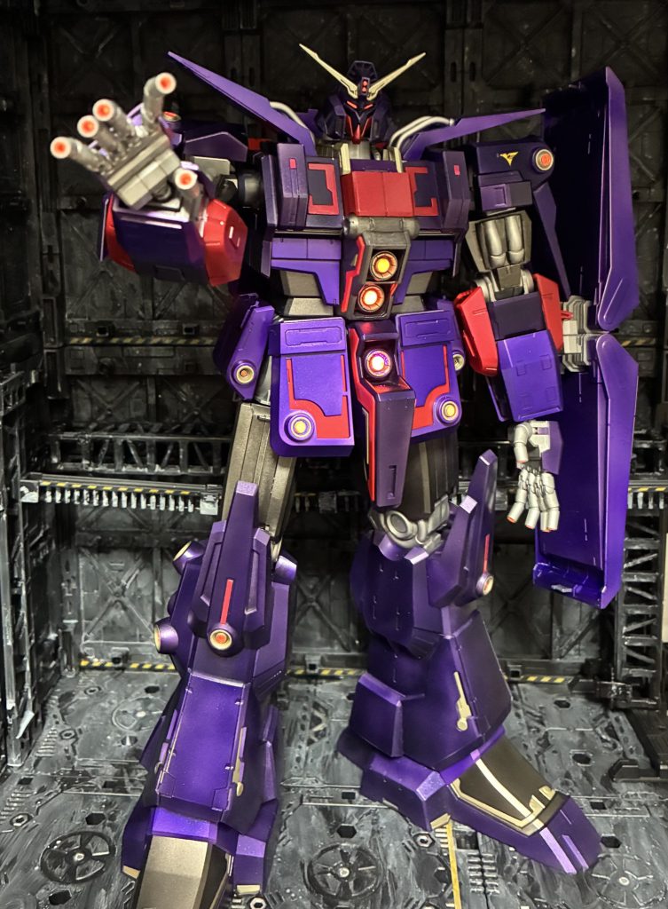 キャンディ塗装を試してみましたが、ムラばかり_(┐「ε:)_メガ粒子砲は、蛍光レッドで塗装し、ブラックライトを当てると発光する使用に！