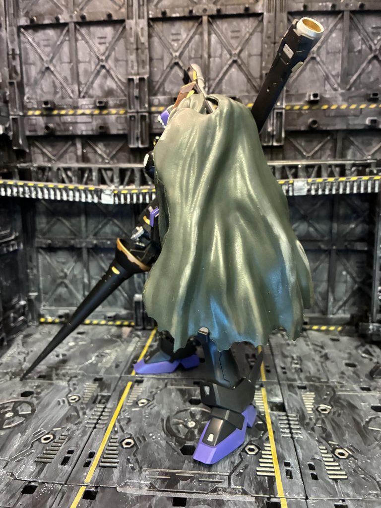 左側が寂しく感じたので、エクシアリペアのマントを改造して装着！