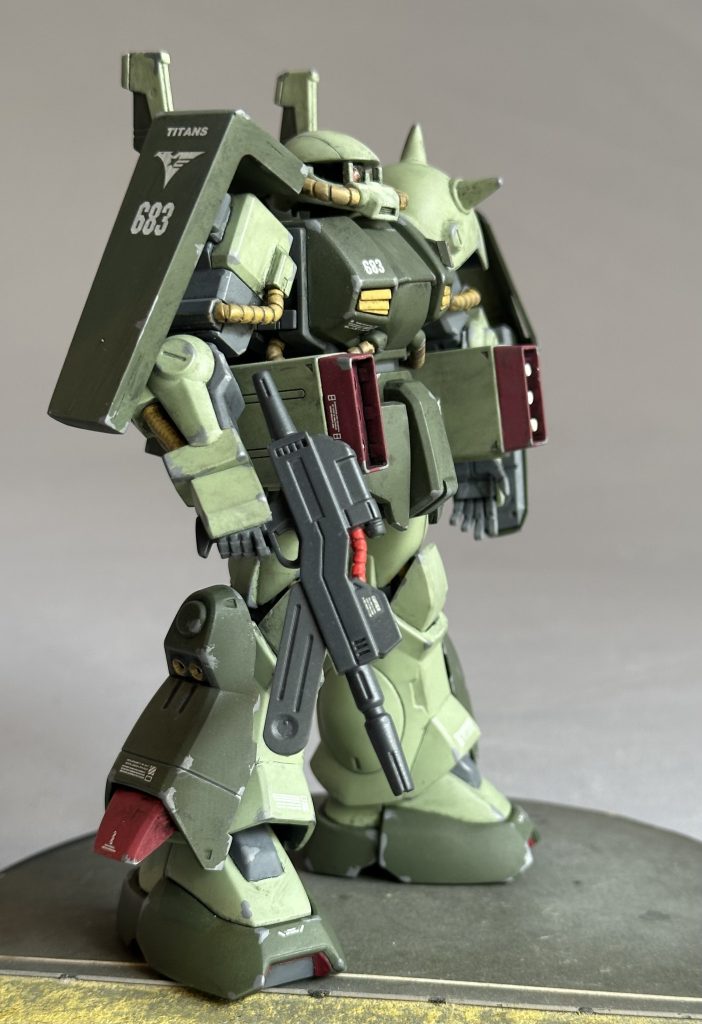 ミサイルポッドを担ぐとすごく動きづらそうです…。とっとと全弾射出してパージしたい…。