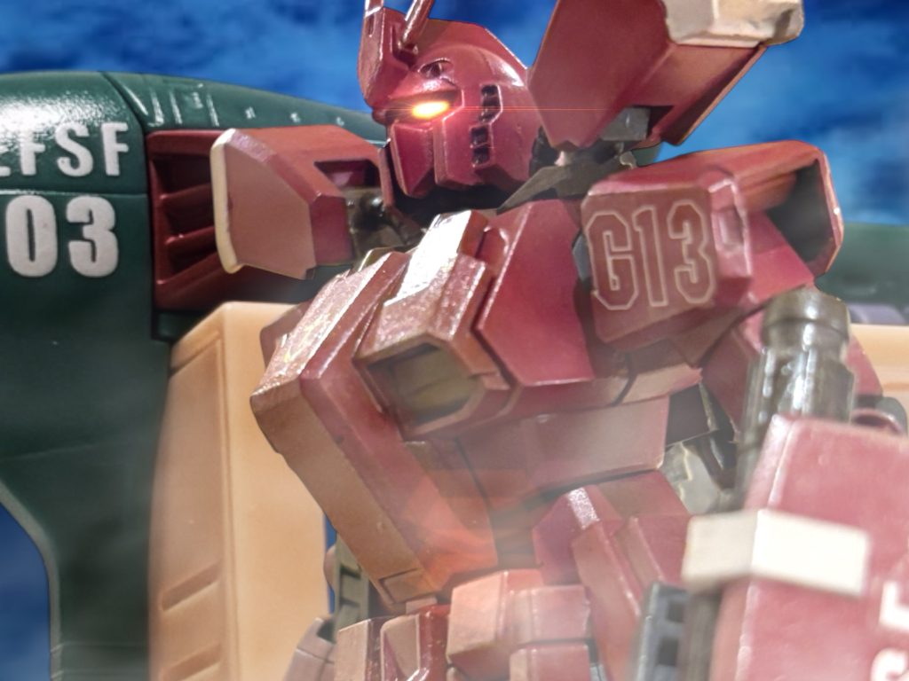 ガンペリーのカーゴの中でジン・サナダ曹長は、誰かに呼ばれるような違和感を覚えた。(女の声——?) もう、女性という言葉とキョウ・ミヤギのイメージが、固く結びついてしまい、離れない。ヘント・ミューラーとトニー・ローズが、下世話で生々しいイメージを俺に押し付けたせいだと、ジンは苛立つ。 通信機には、降下のカウントがコールされている。ジンは眉間に力を入れ、スロットルレバーをいつもよりきつく握って気合を入れる。 ゼロのカウント共に、機体を闇夜に放った。
