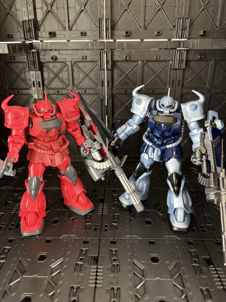 以前(約1年前)、投稿していたクリムゾン•レッドカスタム(艶消し仕上げ)と。