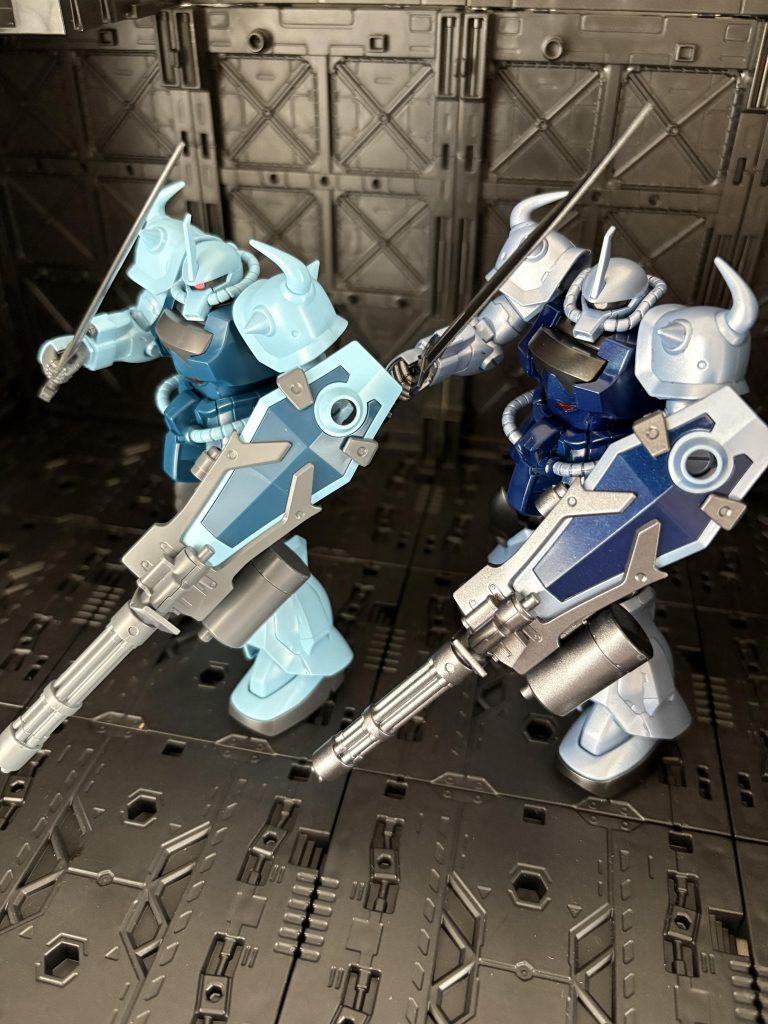 素組のグフカスと。成型色とだいぶ変わりました。